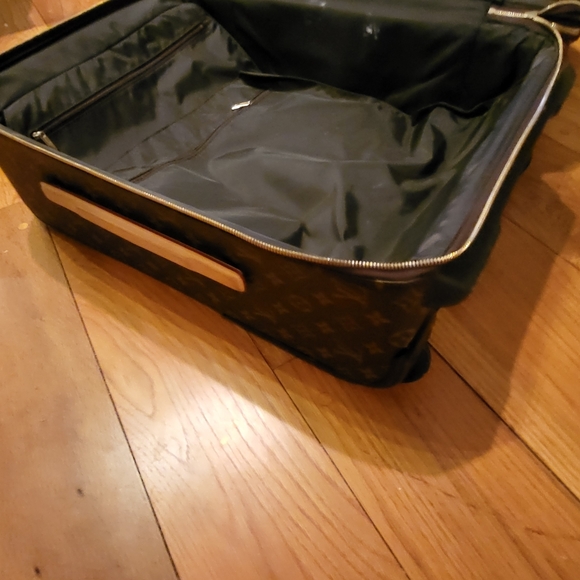 Louis Vuitton Pegase carry on - Picture 3 of 16